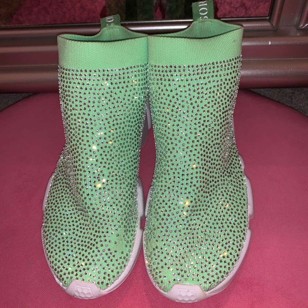 Green sparkly runner